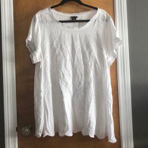 Torrid White Challis Embroidered shirt sz 2 GUC